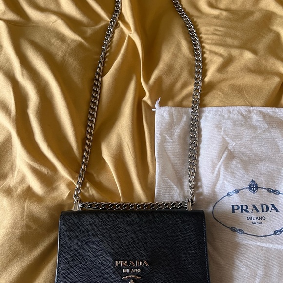 PRADA SAFFIANO LEATHER - Picture 3 of 9